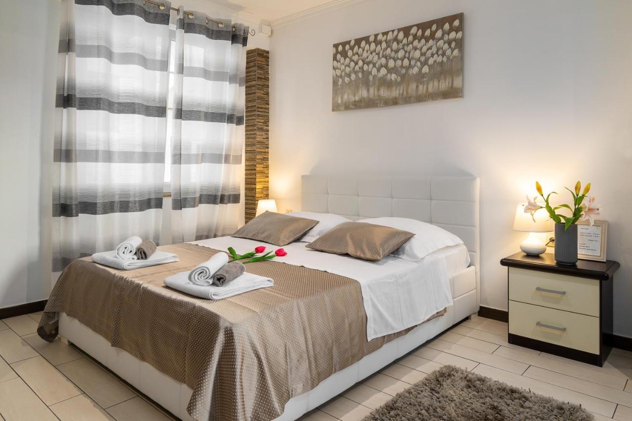 Studio Apartment La Luna Сплит Экстерьер фото